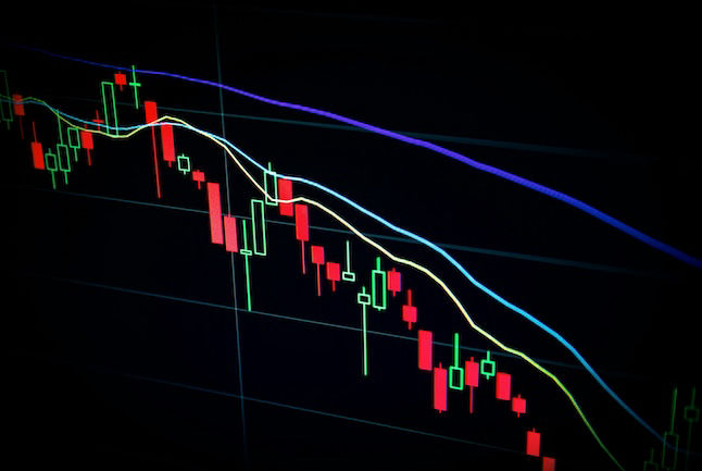 Brain Machine Learning Middle-Frequency Signals on Cryptocurrencies